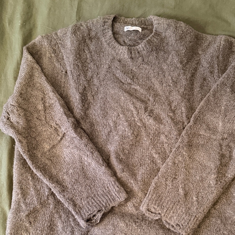 Zara RIPPED JACQUARD SWEATER
TAUPE GRAY - REF 9598/396